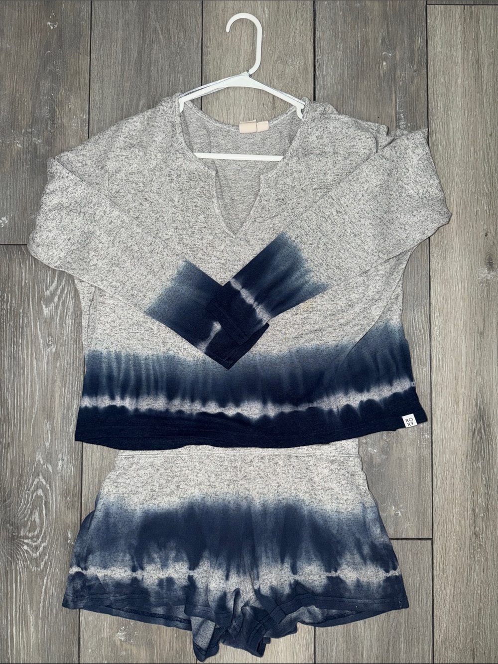 Roxy Womens Gray and Navy Tie-Dye Lounge Top and Shorts Set